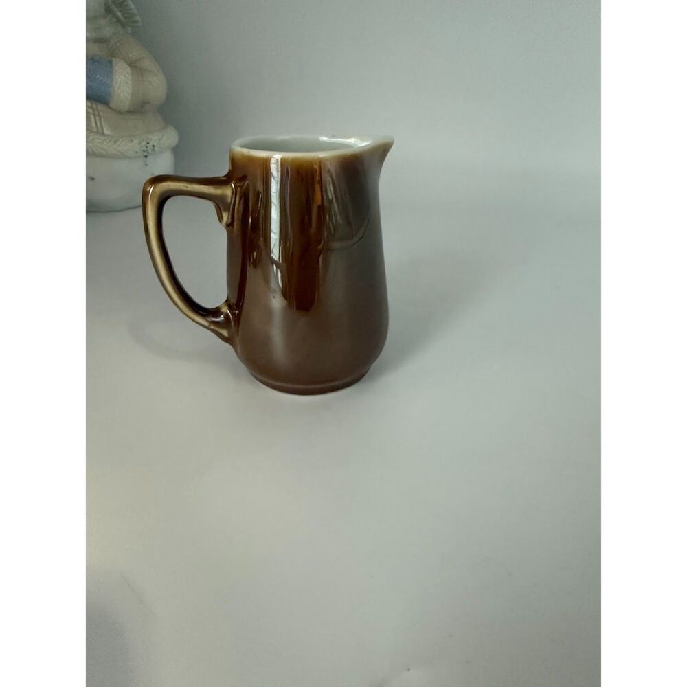 π΄ vintage Fraunfelter Ohio USA creamer in lustre brown, marked with "#292". - Picture 1 of 8